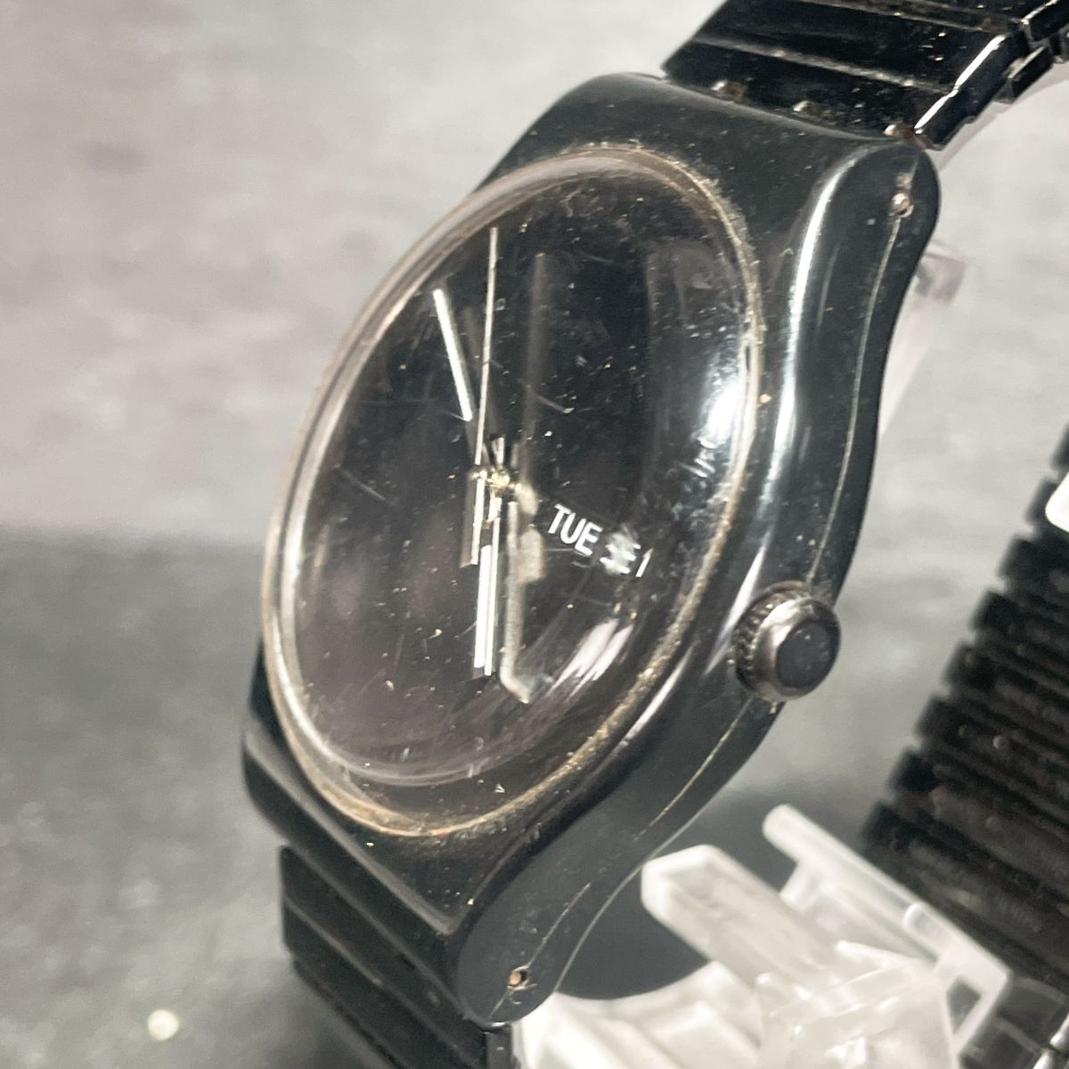 Swatch スウォッチ MYSTERY LIFE SUOB708 腕時計 アナログ クオーツ 3針 カレンダー ブラック 伸縮バンド 新品電池交換済み 動作確認済み_画像3