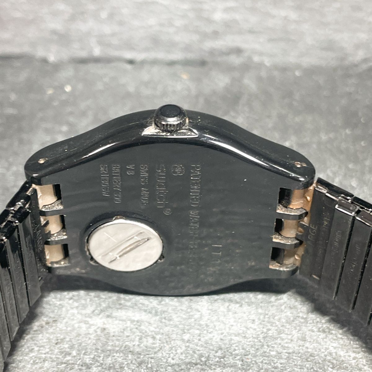 Swatch スウォッチ MYSTERY LIFE SUOB708 腕時計 アナログ クオーツ 3針 カレンダー ブラック 伸縮バンド 新品電池交換済み 動作確認済み_画像6