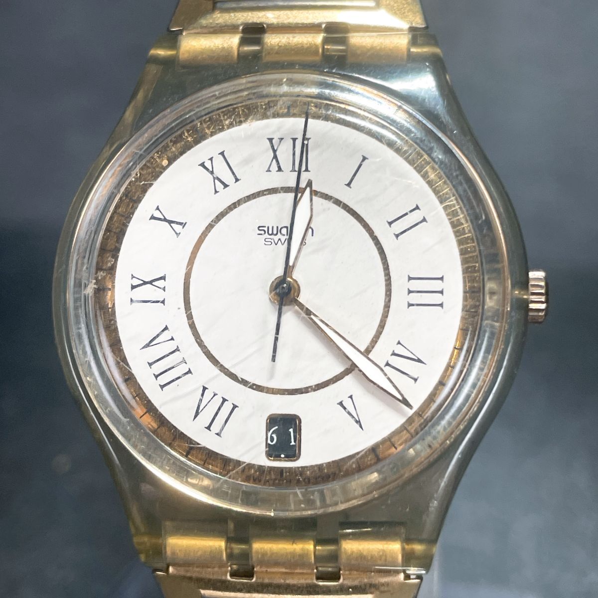 Swatch スウォッチ Tempo Classico GM404 腕時計 アナログ クオーツ 3針 カレンダー スケジュール 伸縮バンド ゴールド ラウンド_画像1