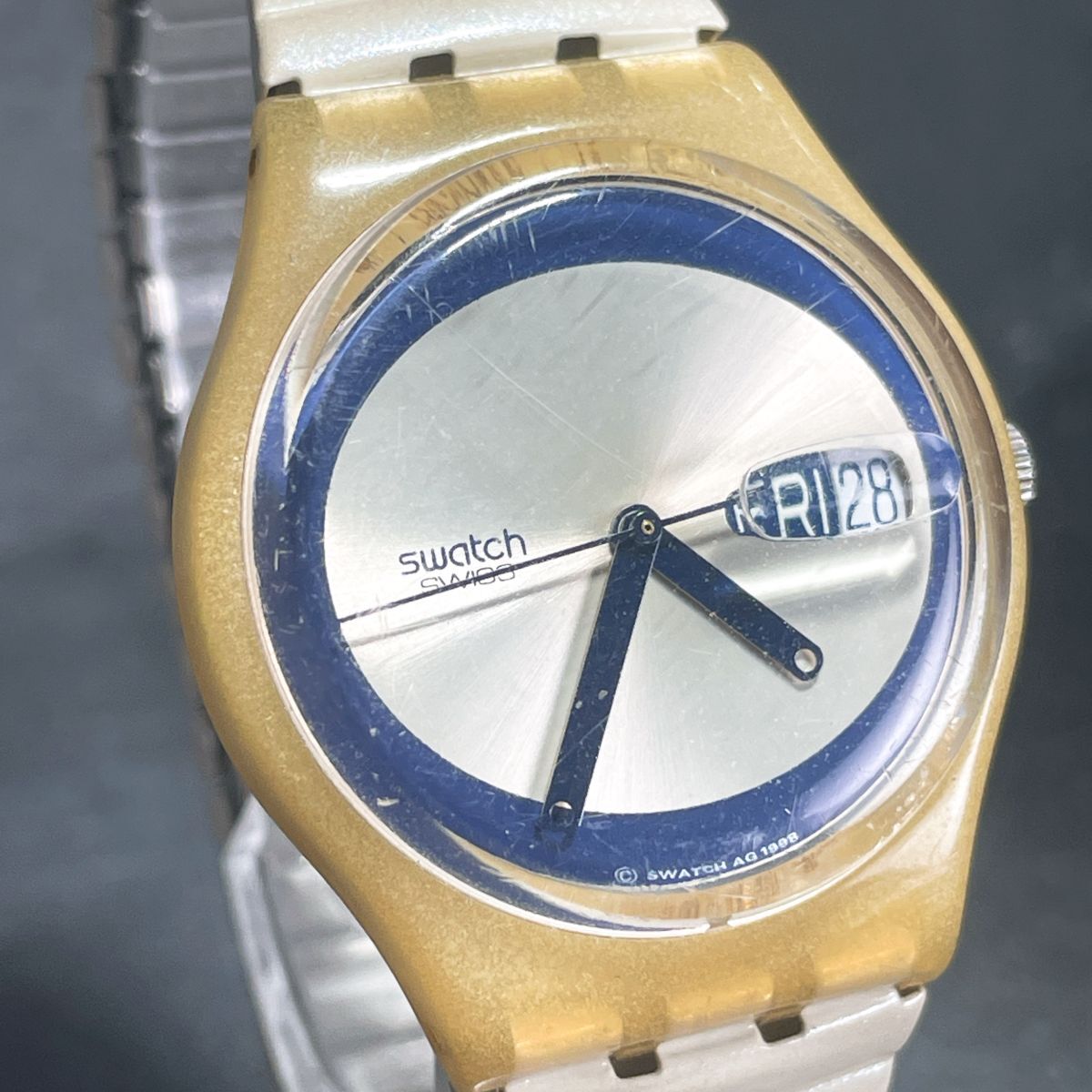 Swatch スウォッチ AG1998 腕時計 アナログ クオーツ 3針 カレンダー シルバー文字盤 伸縮バンド ホワイト スケルトン ユニセックス_画像2