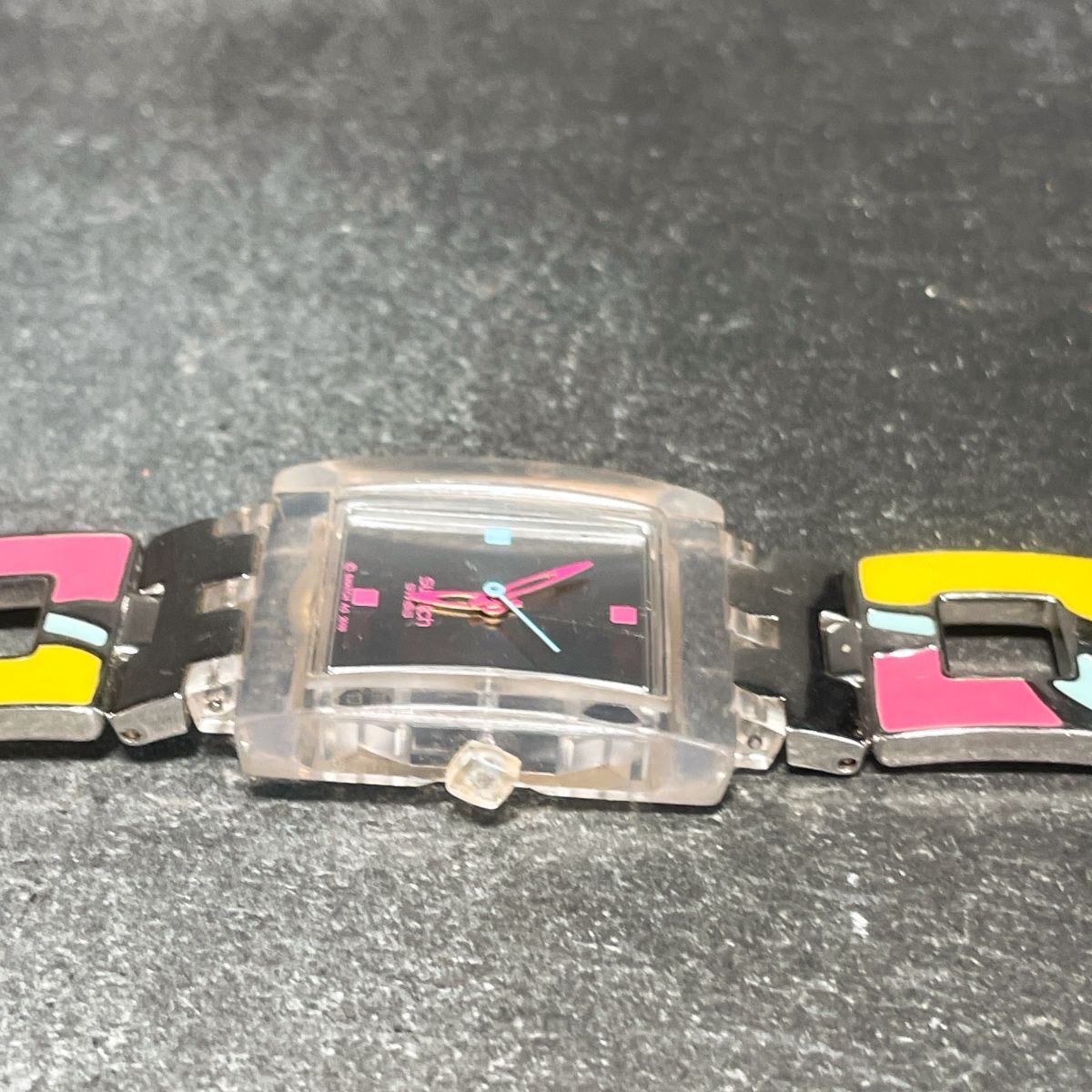 Swatch スウォッチ HOT BATIK GREEN SUBK145G 腕時計 アナログ クオーツ 3針 スクエア メタルバンド スケルトン ピンク シルバー_画像3