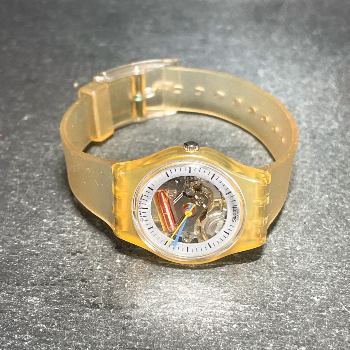 Swatch スウォッチ AG1986 腕時計 アナログ クオーツ 3針 スケルトン ラバーバンド クリアバンド ラウンド レディース シルバー イエロー_画像4