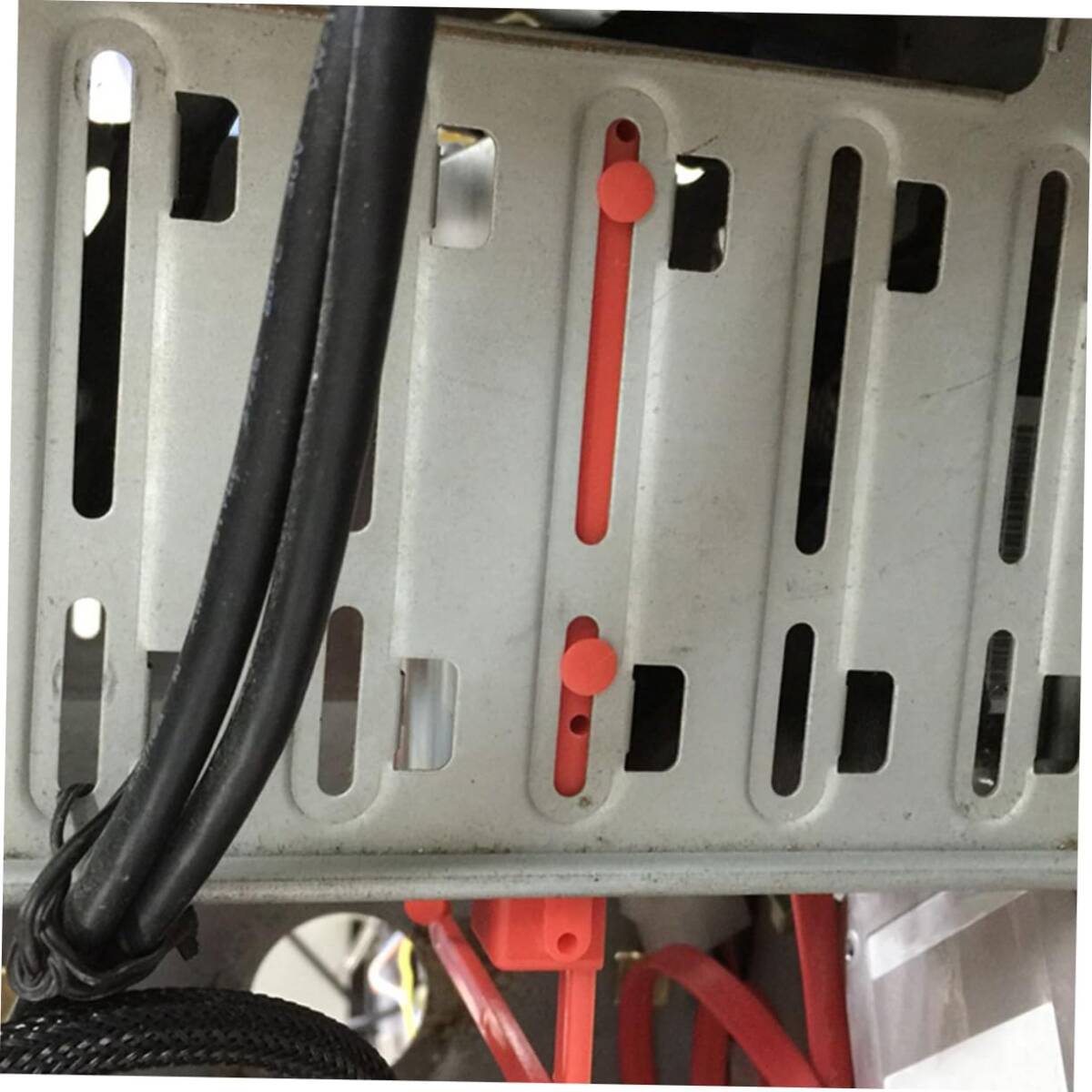 2個入り SSD / HDD 2.5インチ ⇒ 3.5インチ 変換 ブラケット マウンタ 樹脂製 2.5inchi→3.5inchi 変換 自作PC用 パーツ 送料無料 国内配送_画像3