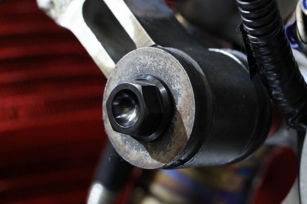 MC18*21*28 опора двигателя передний болт [ можно выбрать цвет! голубой / черный ] NSR250R T2Racing 1 иен распродажа! titanium болт 