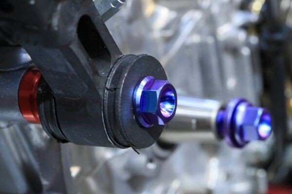 MC18*21*28 опора двигателя передний болт [ можно выбрать цвет! голубой / черный ] NSR250R T2Racing 1 иен распродажа! titanium болт 