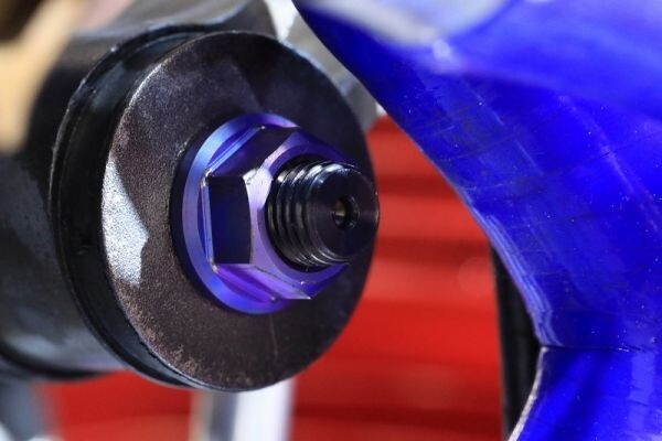 MC18*21*28 опора двигателя передний болт [ можно выбрать цвет! голубой / черный ] NSR250R T2Racing 1 иен распродажа! titanium болт 