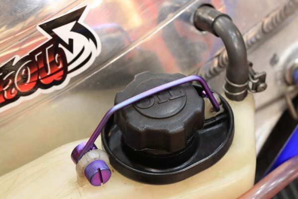 MC21*28 масло крышка лючка бензобака тросик [ можно выбрать цвет! голубой / черный ] NSR250R T2Racing 1 иен распродажа! titanium 