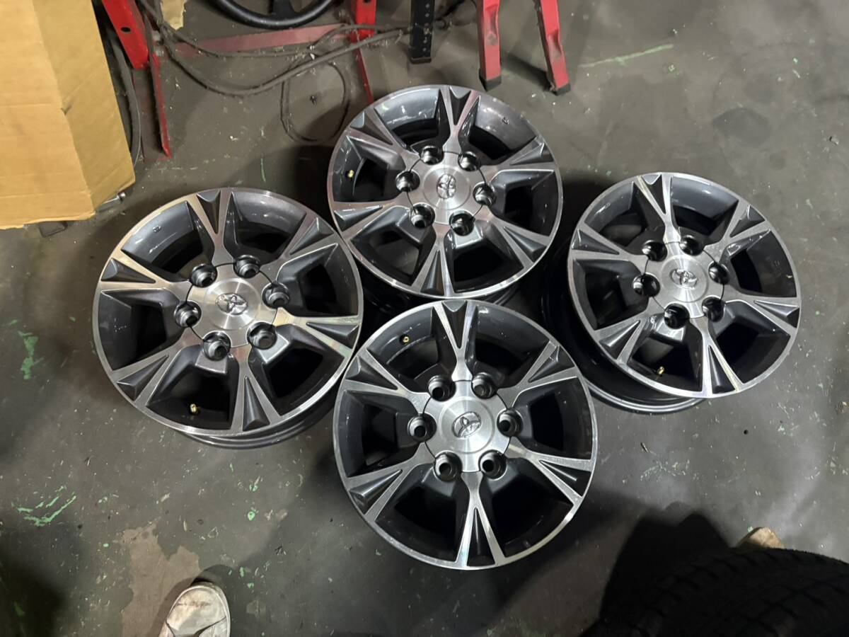 ハイエース純正アルミ15インチ　3000キロ走行時に交換しました　わりときれい_画像1