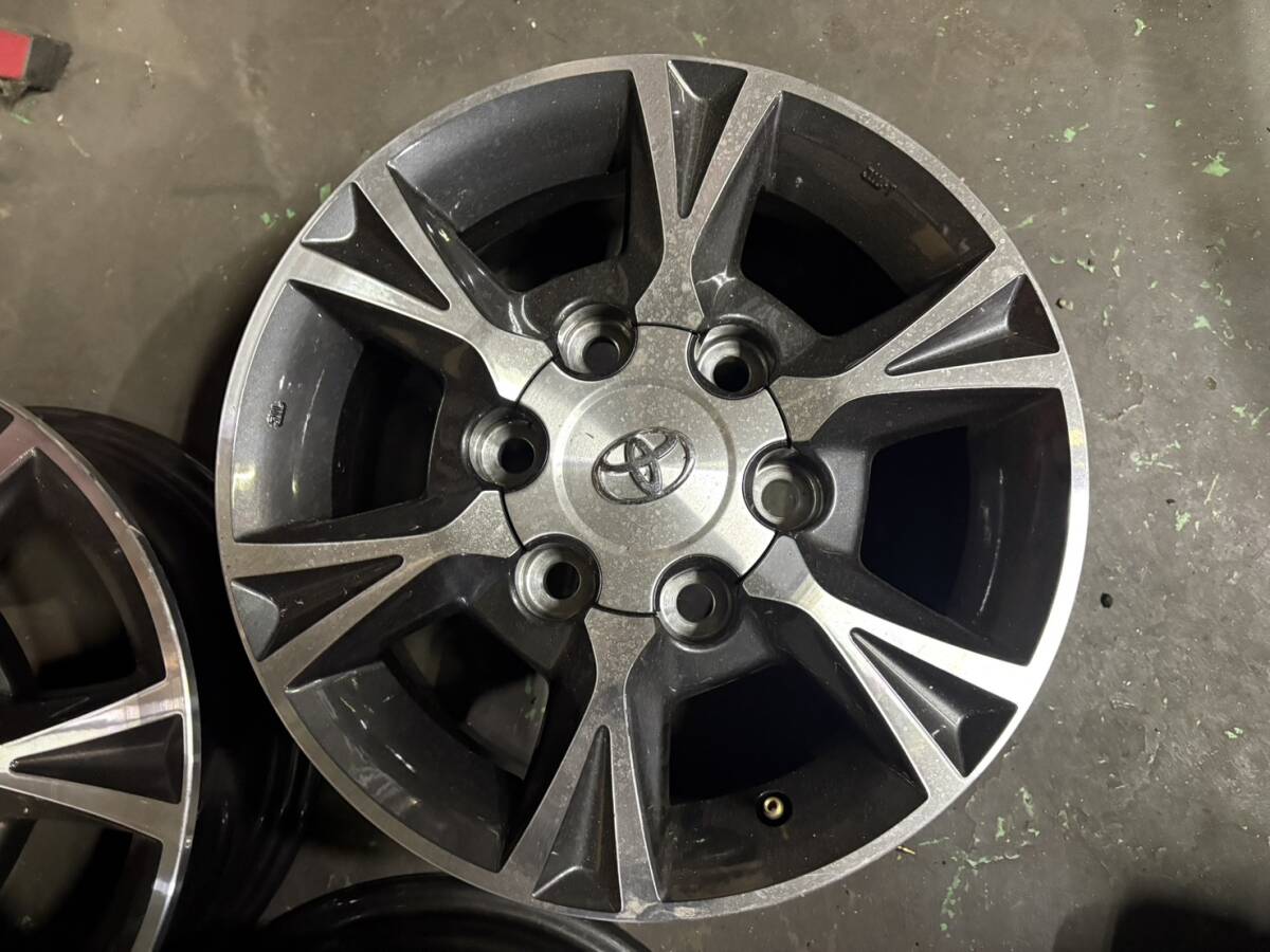 ハイエース純正アルミ15インチ　3000キロ走行時に交換しました　わりときれい_画像2