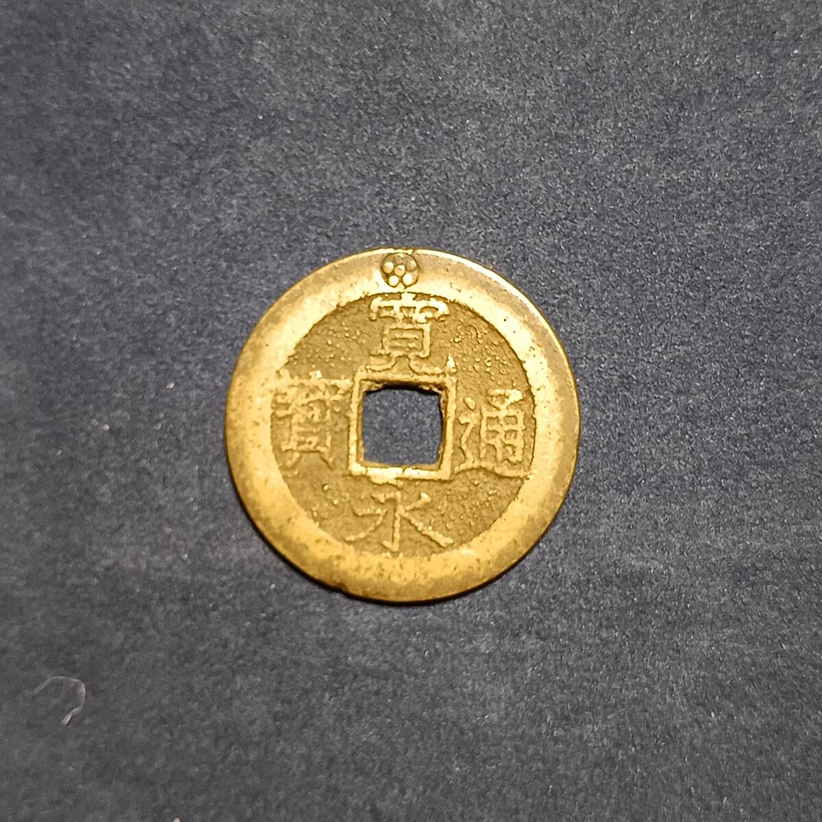  старая монета .. через . печать есть примерно 5g маленький штамп большой размер золотой деньги монета антиквариат товар коллекция Япония retro античный регулировка товар ... времена предмет 