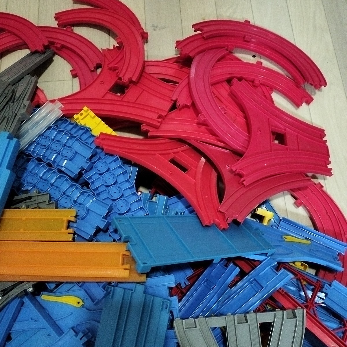 プラレール　レール　ジャンク　大量　 線路　 曲線　直線　 情景パーツ　ポイントレール　橋脚　鉄橋　プラレールアドバンス　架線柱_画像3