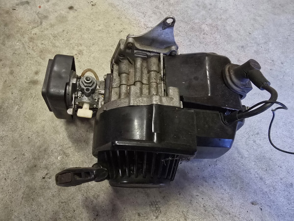  производитель неизвестен китайский Pocket Bike двигатель работоспособность не проверялась компрессия есть Junk Robin работоспособность не проверялась двигатель корпус Robin косилка 