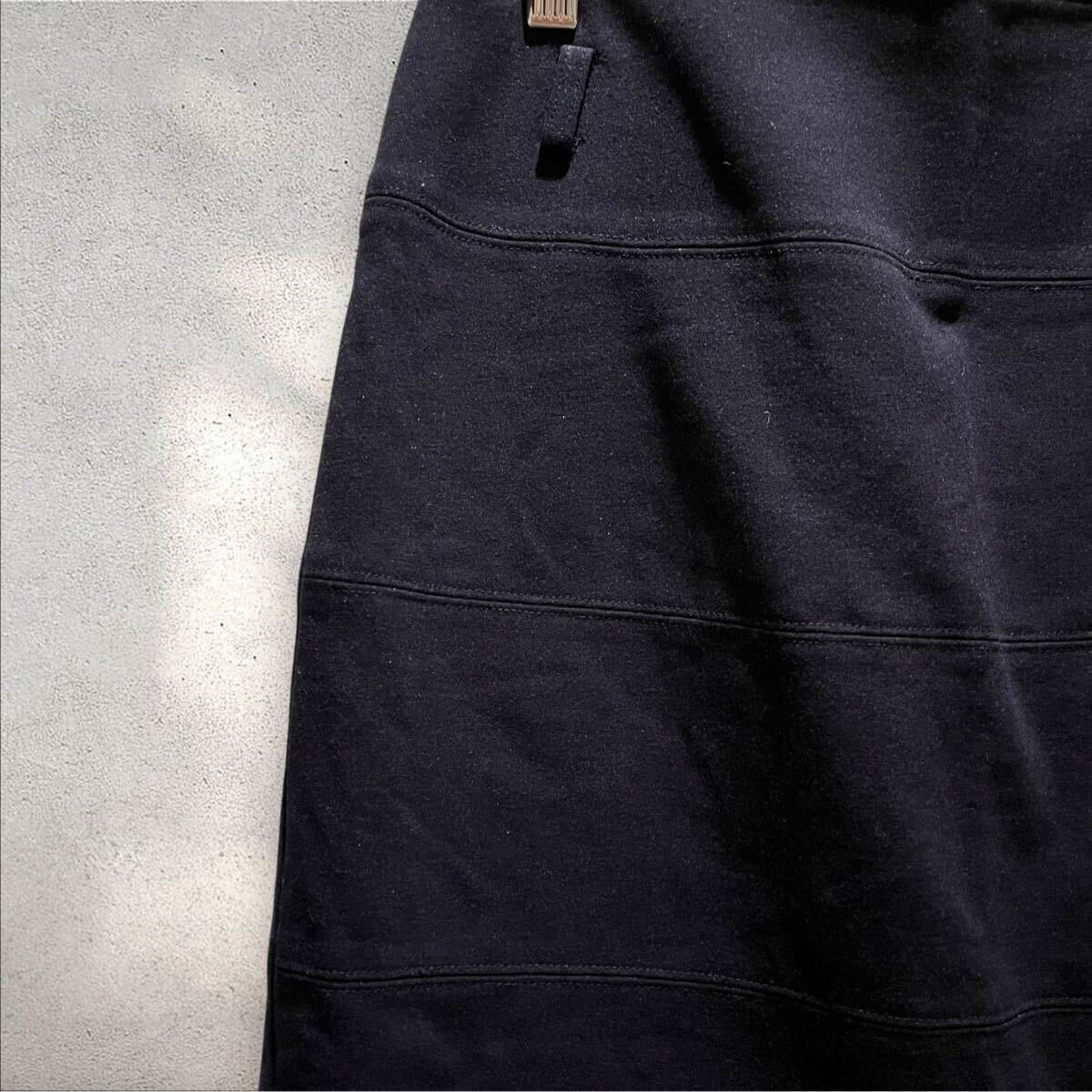 ナラカミーチェ　タイトスカート　紺　水平パネル　後ろスリット　０ NARACAMICIE ネイビー スカート_画像5