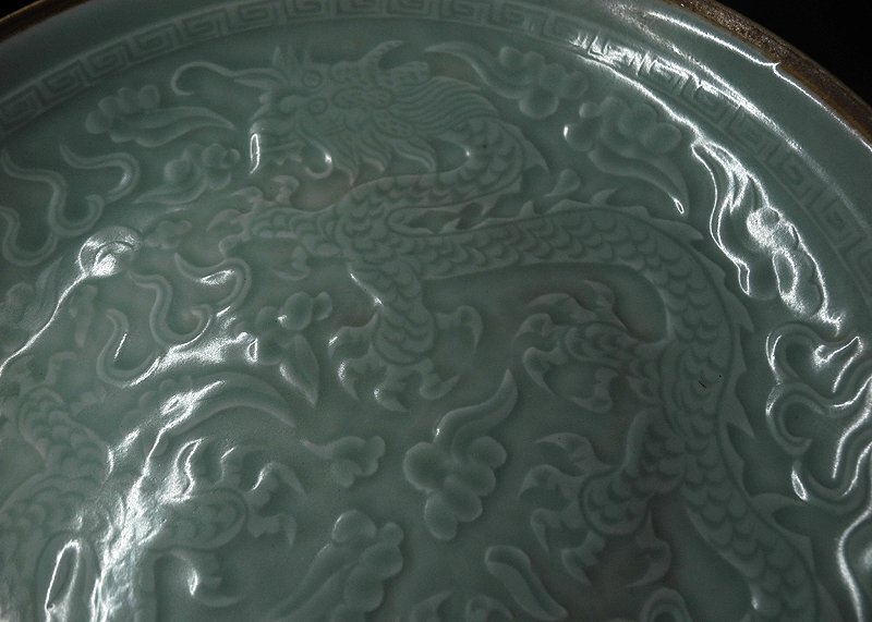 緑屋i■ 中国古玩　青磁 陽刻　皿　箱付　唐物 時代物　i9/1202-2/30-6#80_画像5