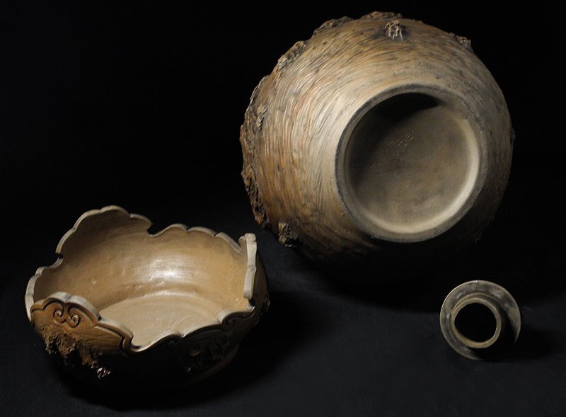 緑屋i■ 古賀 愁彩 作 鍋島 細密山水楼閣浮彫 大花瓶 蓋壺 台付 高約69cm 道園窯 時代物 古陶磁 i9/1202-5/4-5#160_画像4