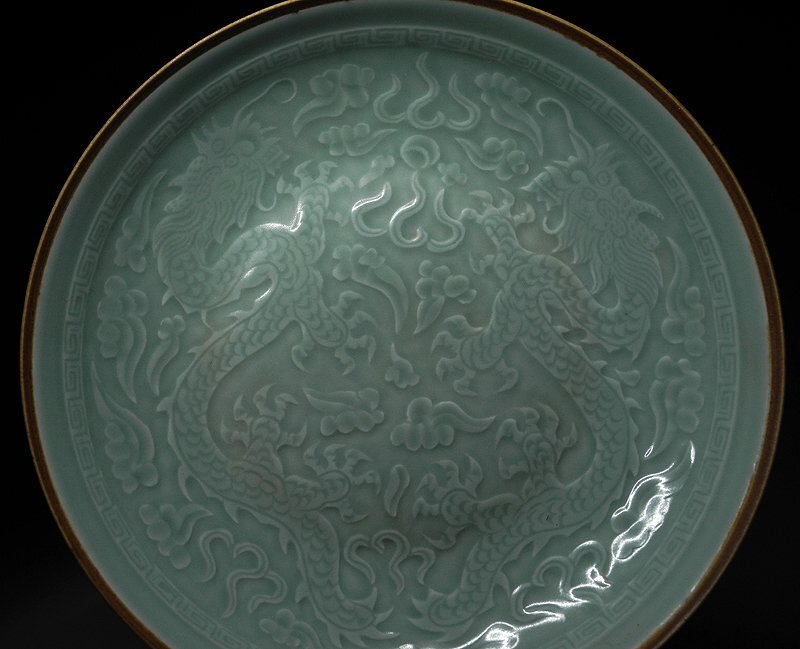 緑屋i■ 中国古玩　青磁 陽刻　皿　箱付　唐物 時代物　i9/1202-2/30-6#80_画像3
