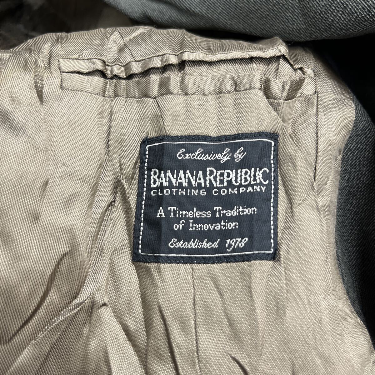 a712-5264 BABANANREPUBLIC テーラードジャケット レディース M〜 カーキ系 バナナリパブリック ボタン ブレザー アウター 秋物_画像9