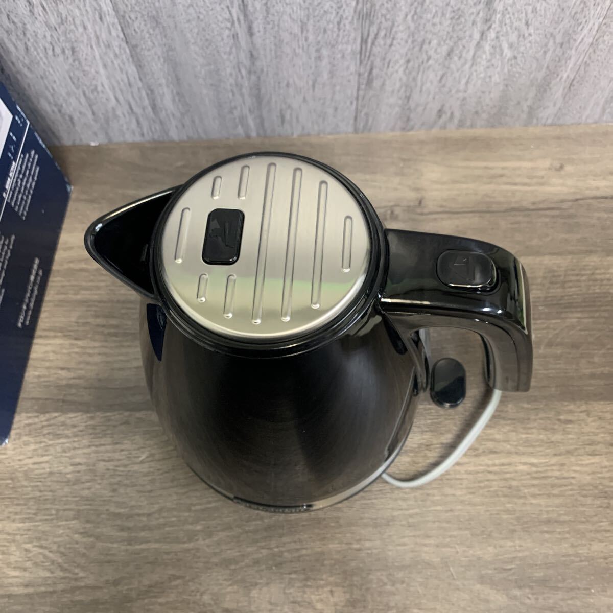 y120204m DeLonghi(デロンギ) De'Longhi電気ケトル アクティブ シリーズ KBLA1200J-BK イタリアンデザイン 1.0L_画像5