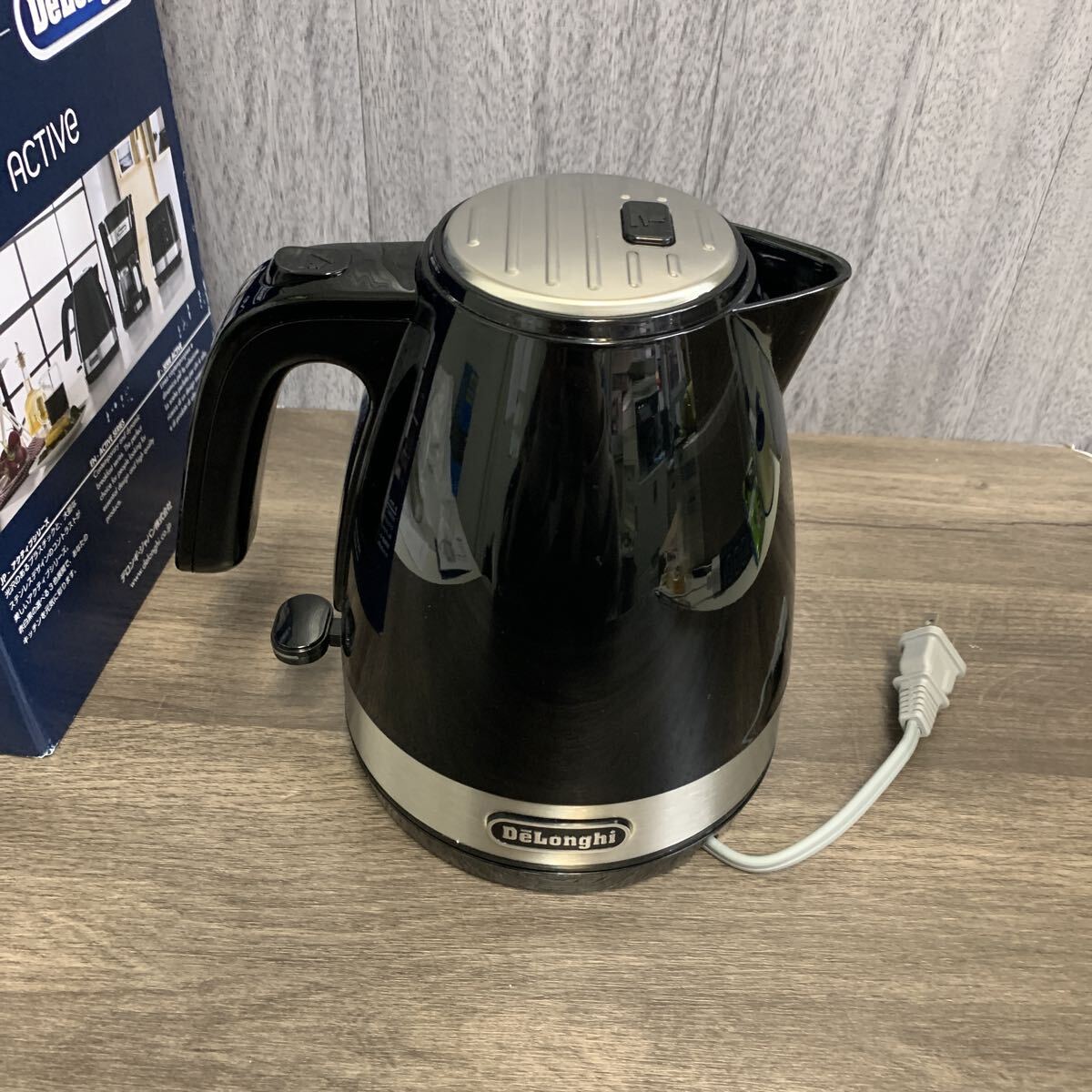 y120204m DeLonghi(デロンギ) De'Longhi電気ケトル アクティブ シリーズ KBLA1200J-BK イタリアンデザイン 1.0L_画像6