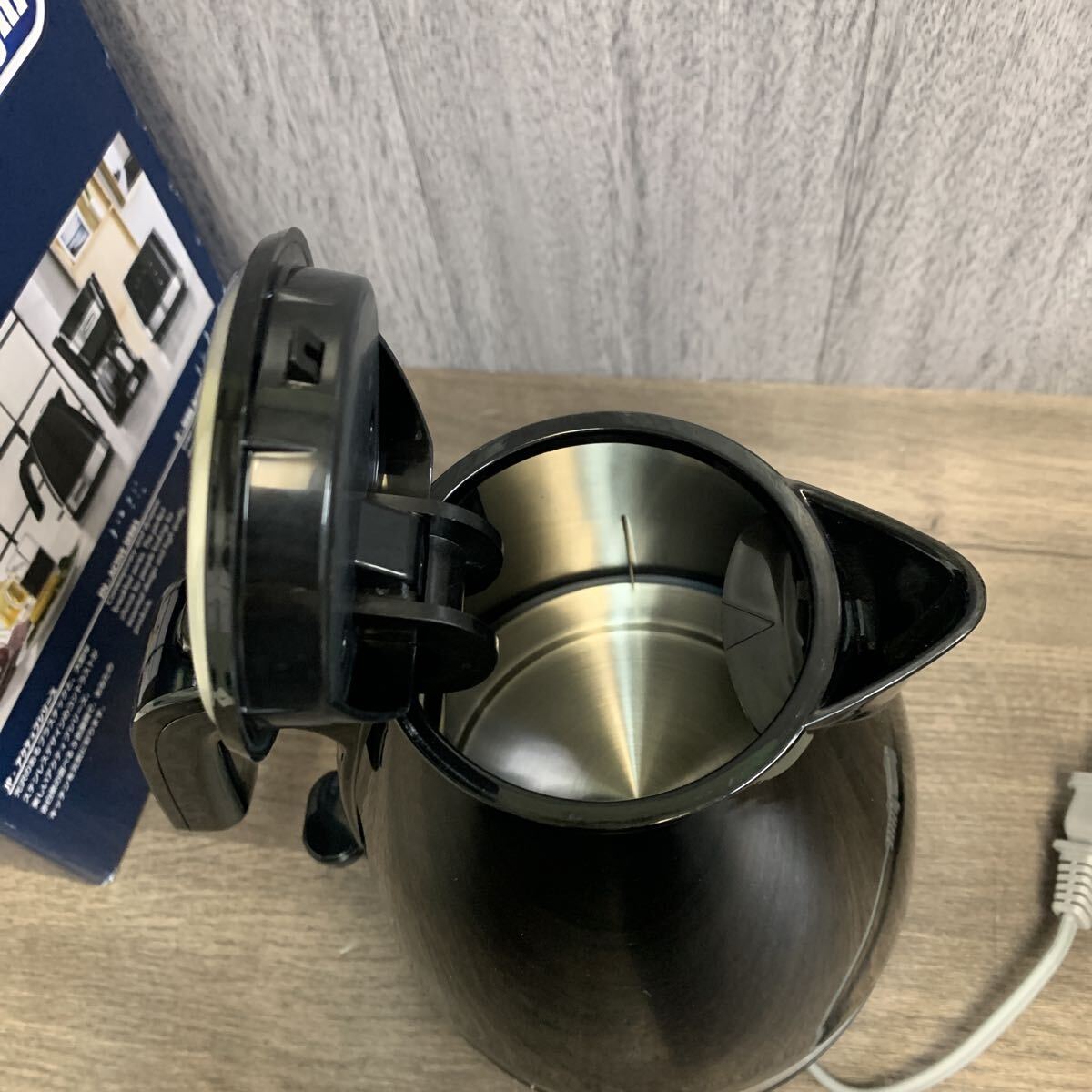 y120204m DeLonghi(デロンギ) De'Longhi電気ケトル アクティブ シリーズ KBLA1200J-BK イタリアンデザイン 1.0L_画像8