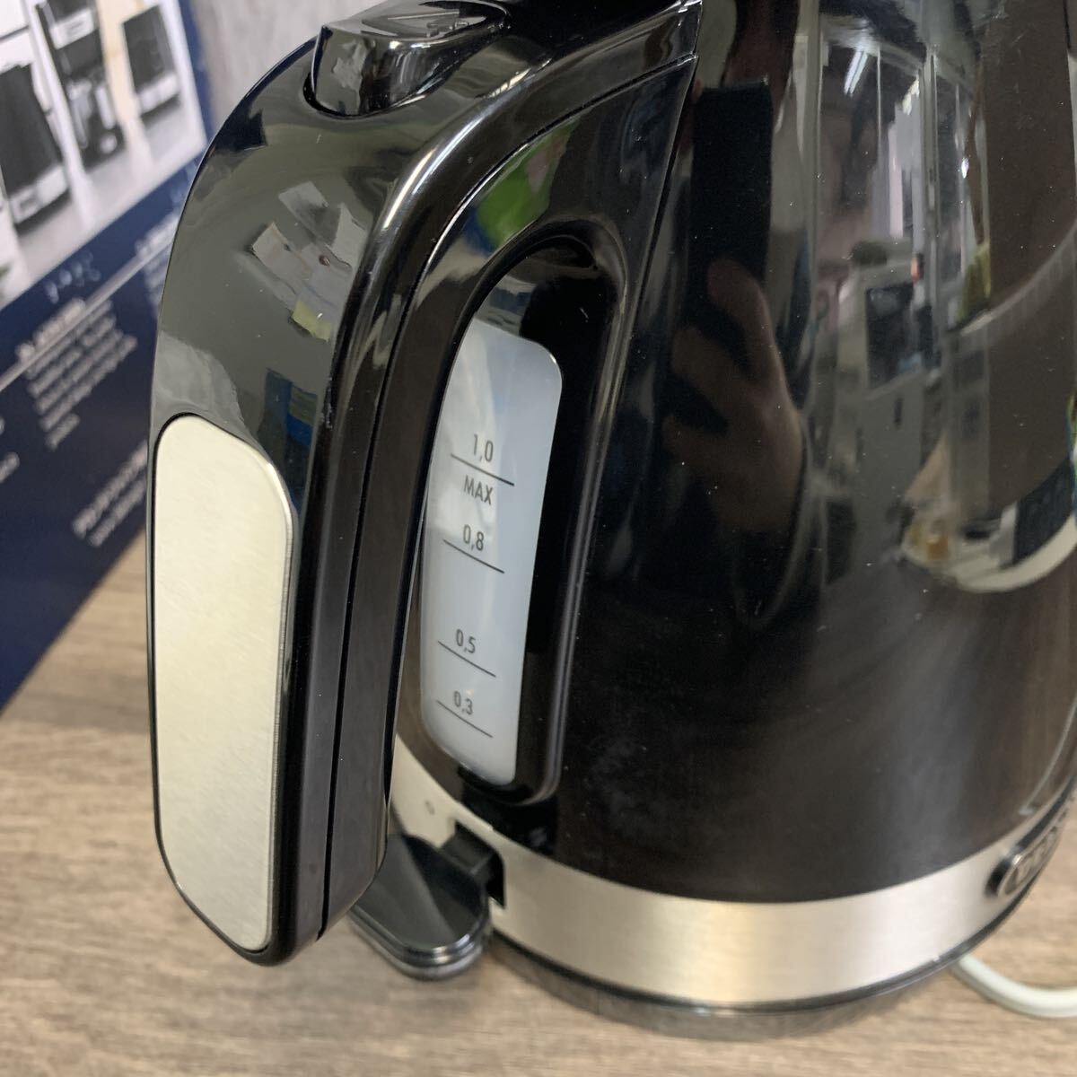 y120204m DeLonghi(デロンギ) De'Longhi電気ケトル アクティブ シリーズ KBLA1200J-BK イタリアンデザイン 1.0L_画像9