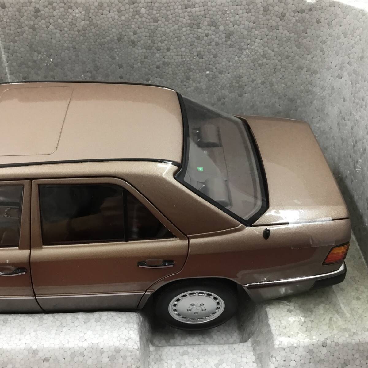 Mercedes-Benz Mercedes * Benz Norev 1/18 миникар дилер модель Mercedes-Benz 230E (W124) 1989-1993 70372 не использовался товар 