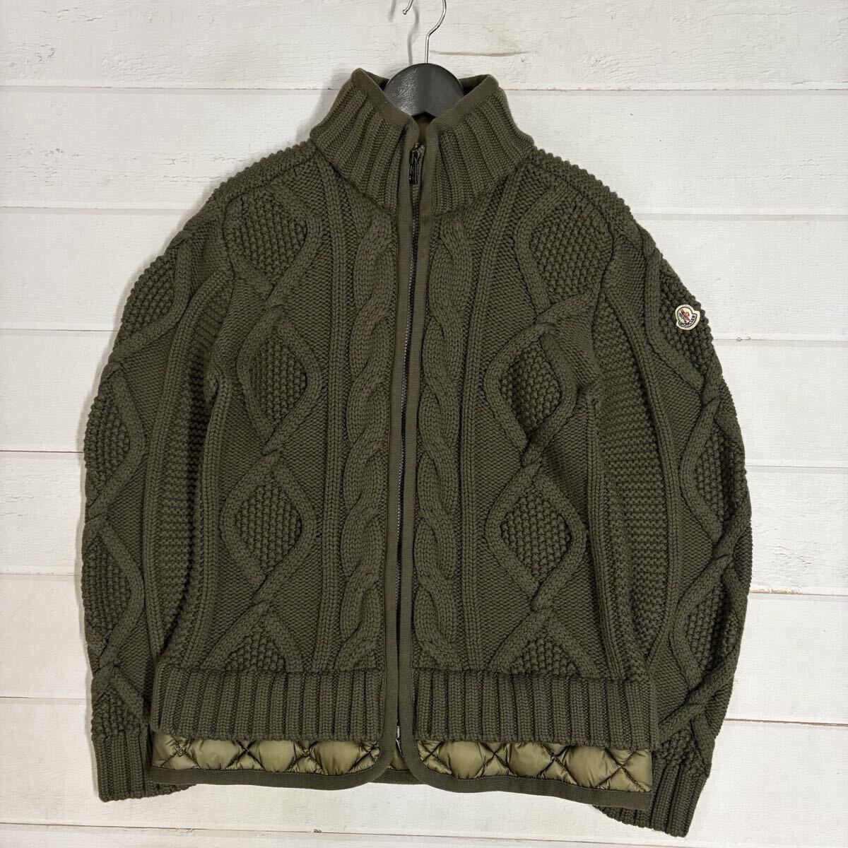 Lサイズ●モンクレール『限定の魅力』MONCLER ダウンジャケット ニット 極暖◎ ケーブルニット 切替◎ ロゴワッペン 極上◎ カーキ 秋冬_画像3