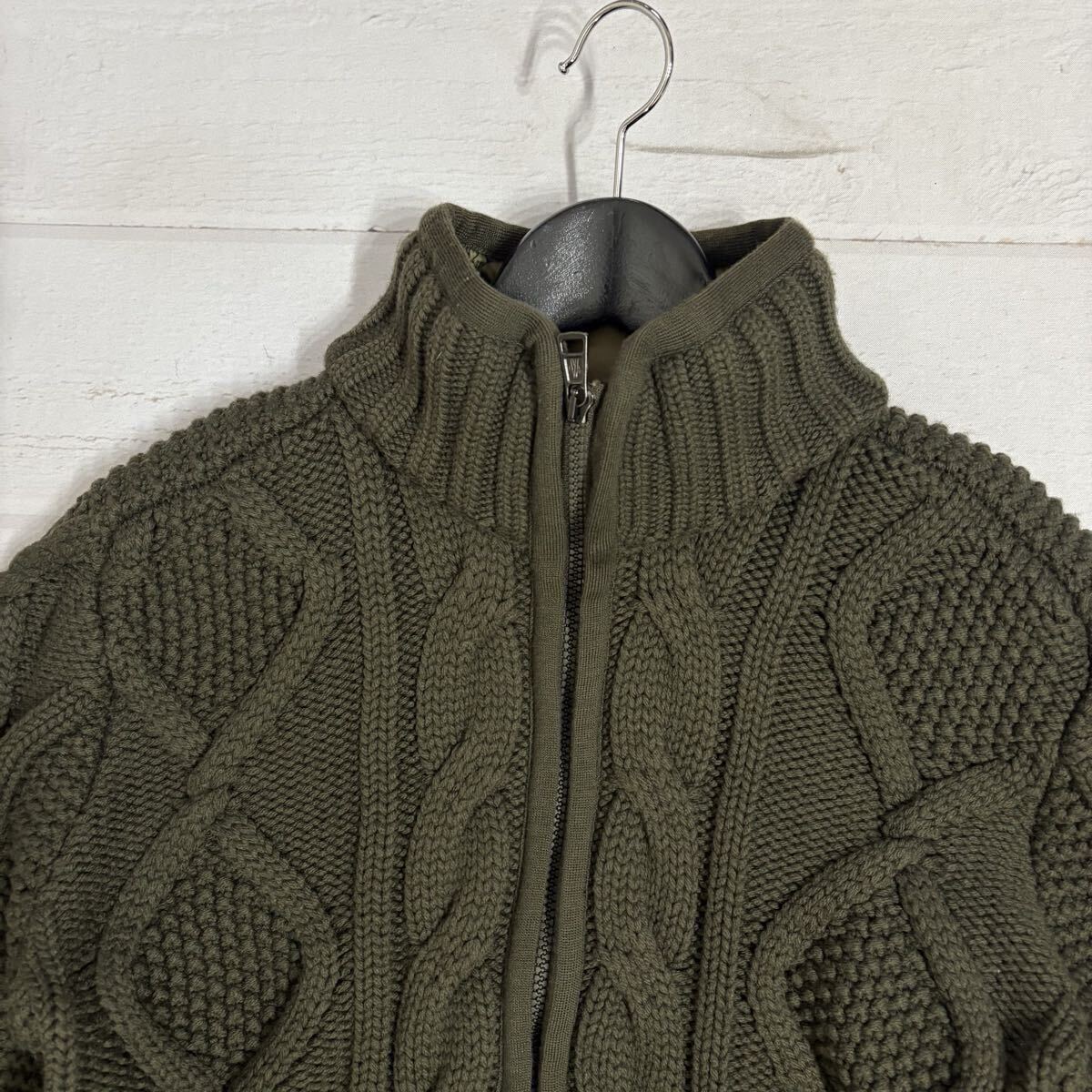 Lサイズ●モンクレール『限定の魅力』MONCLER ダウンジャケット ニット 極暖◎ ケーブルニット 切替◎ ロゴワッペン 極上◎ カーキ 秋冬_画像4