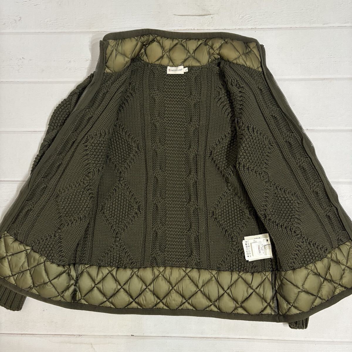 Lサイズ●モンクレール『限定の魅力』MONCLER ダウンジャケット ニット 極暖◎ ケーブルニット 切替◎ ロゴワッペン 極上◎ カーキ 秋冬_画像5
