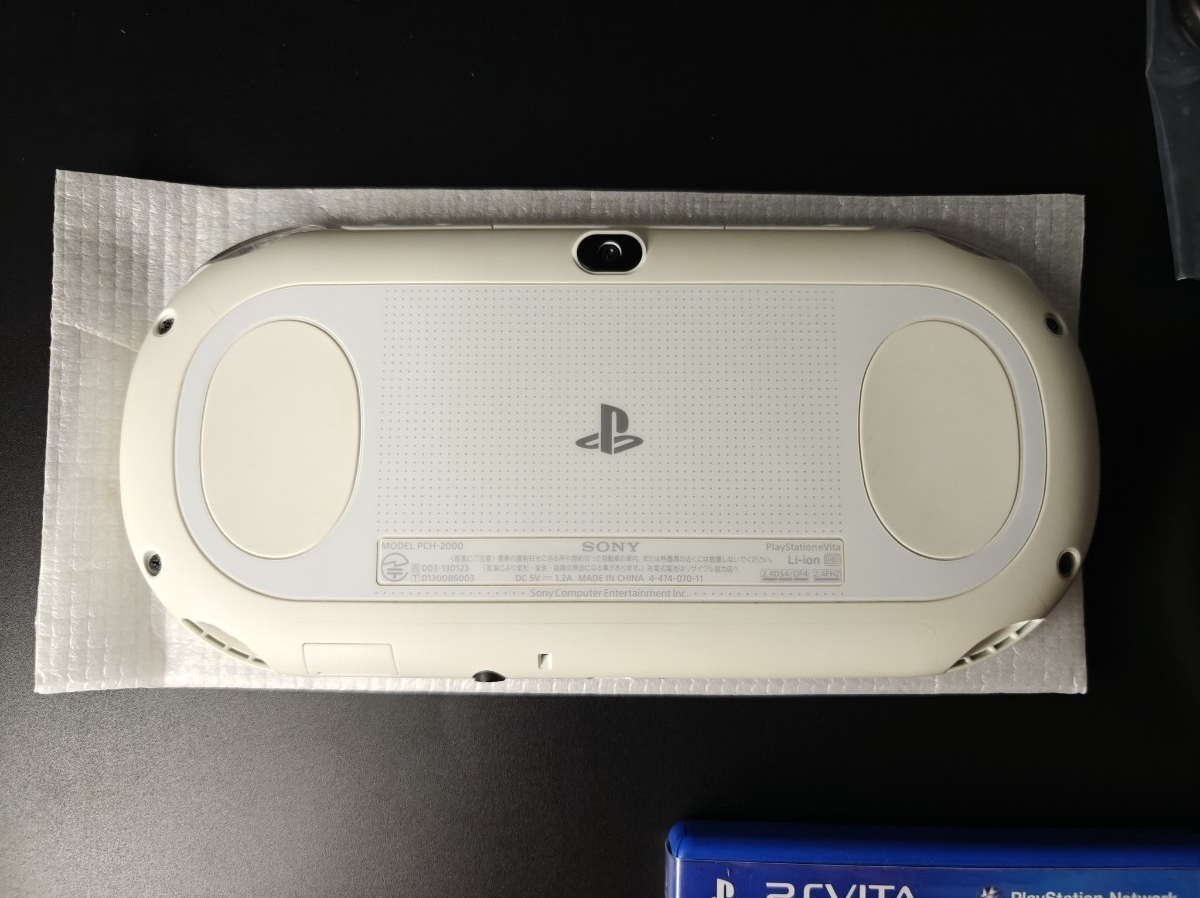 【初期化済】PCH-2000 PSVITA 8GBメモリーカード、初音ミク Project DIVAシリーズ3点セット付き_画像6