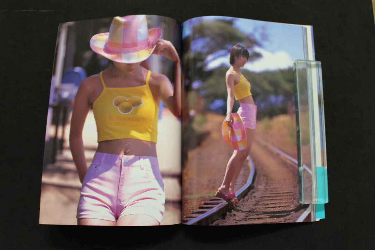 5　①仲根かすみファースト写真集　17/あの夏。　撮影/坂田智昭　1999年初版　集英社_画像5
