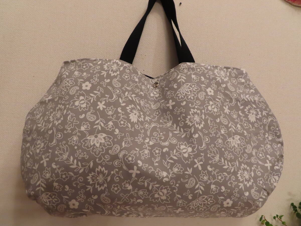 21 ハンドメイド ころんと丸い 大きい 手提げトートバッグ 内布 撥水加工 オリエンタル グレー花 プリント柄 _画像5