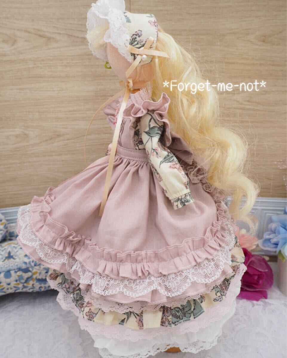 〜絵本から紡いだ１着〜 27cmドール 1／6 handmade 一点物 アウトフィット ワンピース リバティ ドレス * Forget-me-not *Doll Couture_画像6