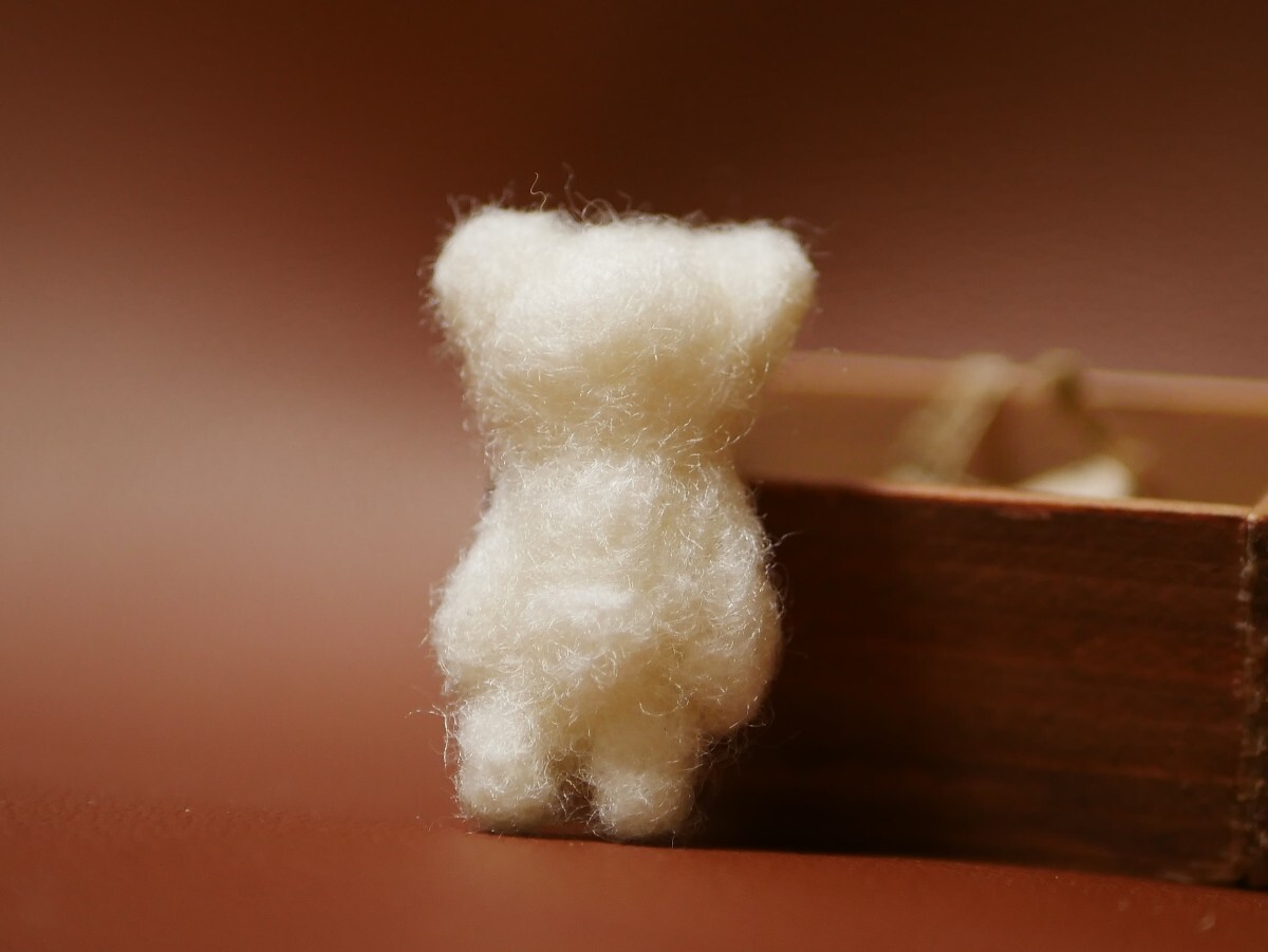ミニチュア羊毛フェルト白くま 箱付き_画像4