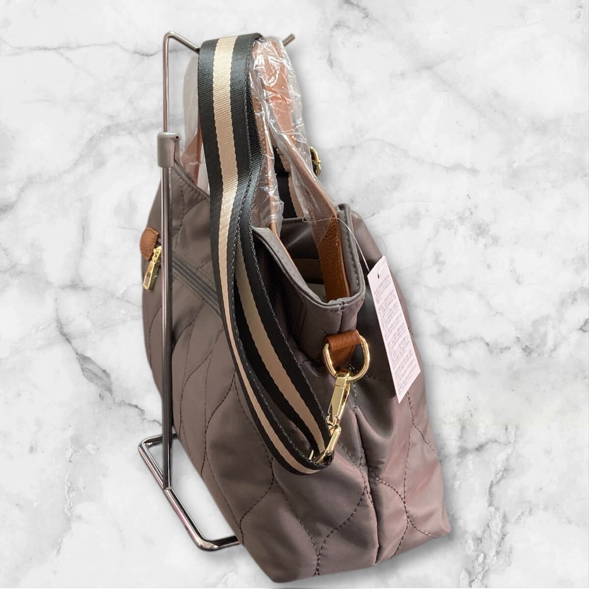 リズデイズ　新品未使用　撥水　キルティング　トートバッグ　ショルダーバッグ　　 2way ナイロンバッグ_画像2