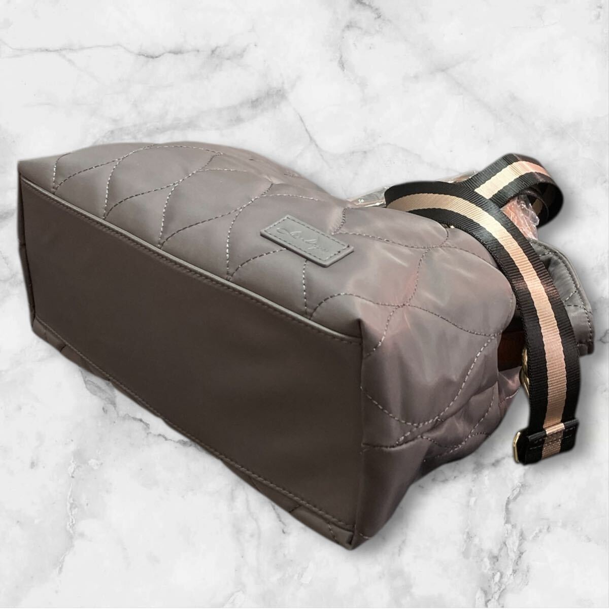 リズデイズ　新品未使用　撥水　キルティング　トートバッグ　ショルダーバッグ　　 2way ナイロンバッグ_画像4