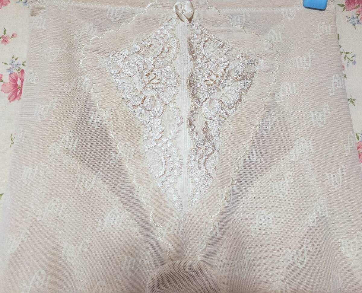 ★マイフレンド　サイズ70　9分丈★　総ロゴ　花柄　ロングガードル　クリームベージュ♪　【昭和　レトロ　保管品】_画像2