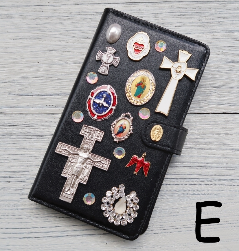 【E】LEATHER BIJOU & MEDAI CROSS SMART Iphone PHONE CASE( 手帳型 スマートフォン ケース）iphone15/14/13/12/11 Pro mini 対応