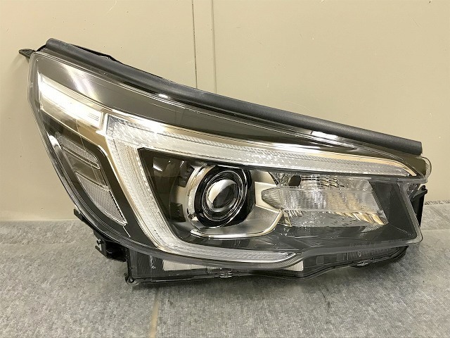 2022新生活 スバルフォレスターSKE前期ヘッドラ LED 右