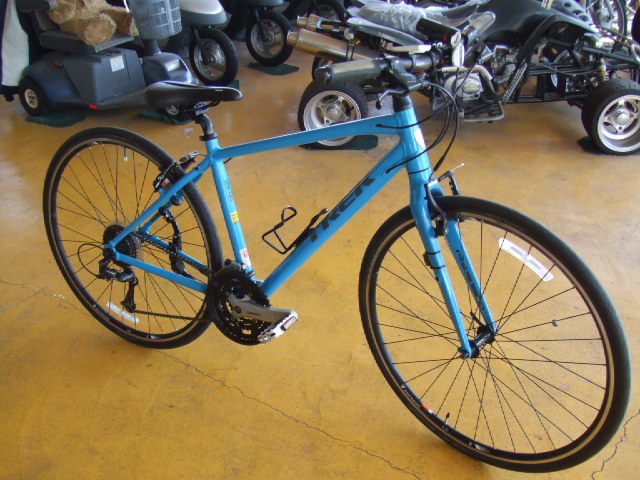 うのにもお得な 美品、TREK　トレック　クロスバイク　７，４FX　タイヤ７００ｘ３２　ブルー色　２７速　良品 Mサイズ