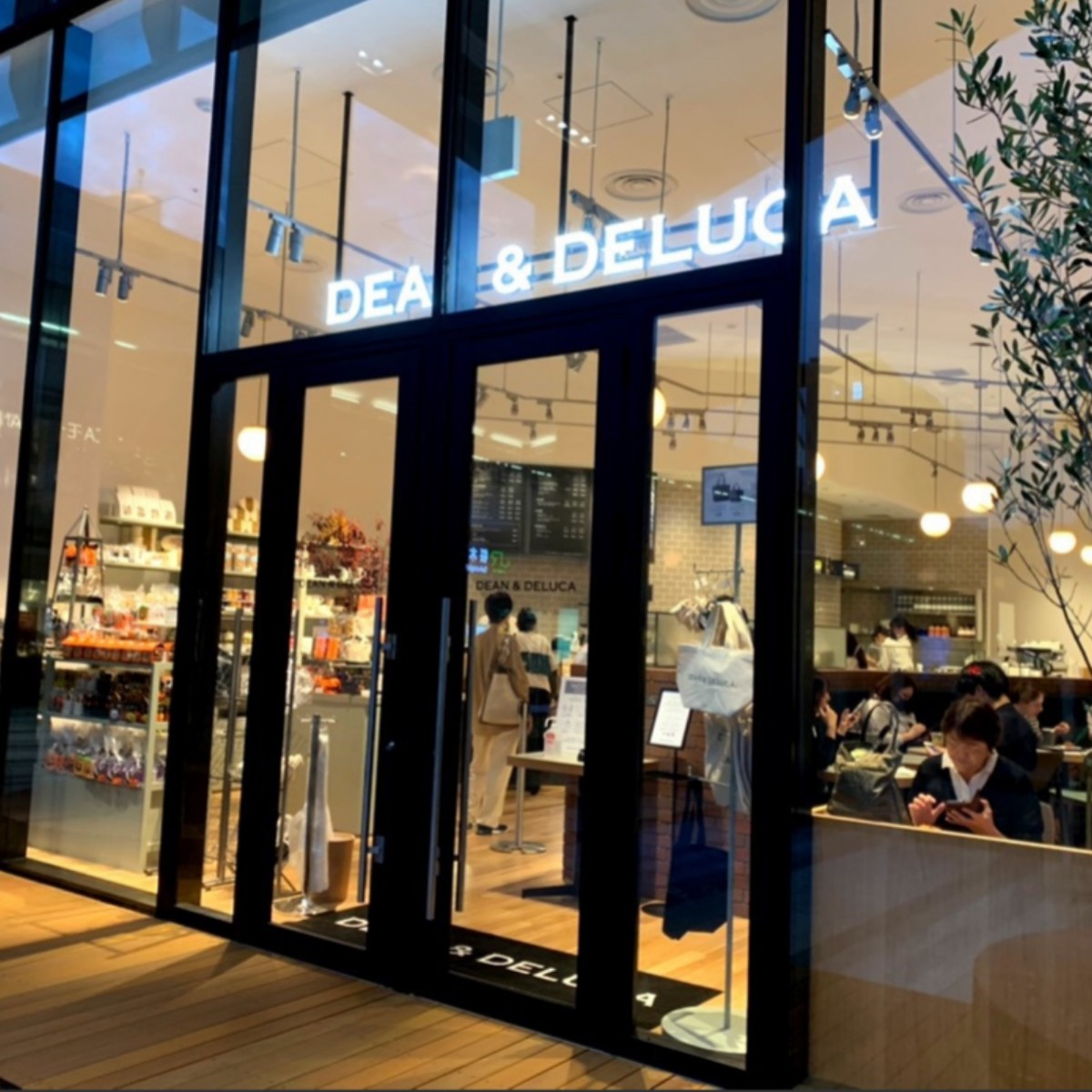 DEAN&DELUCA   折畳みショッピングエコバッグ（黒）両サイドロゴ入り