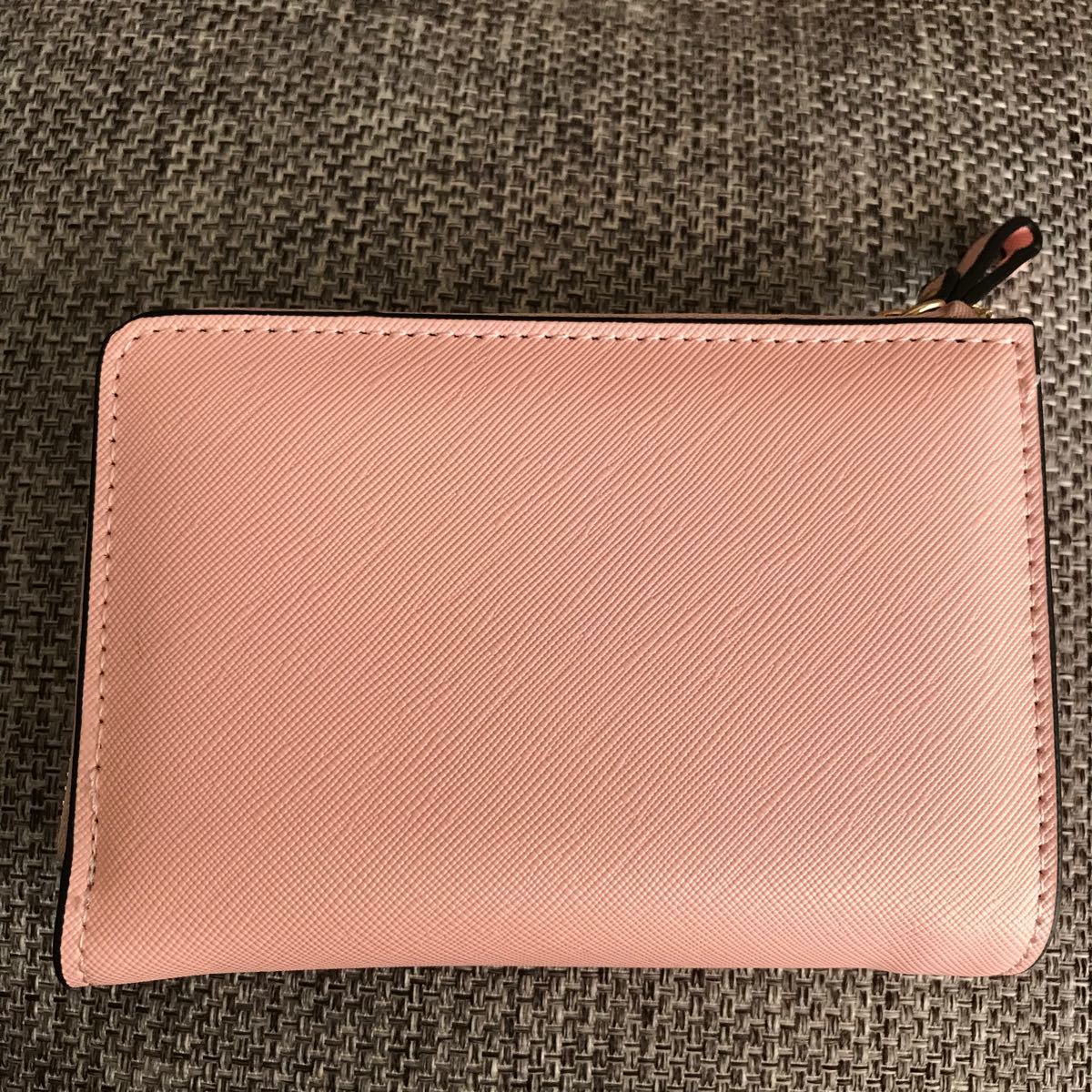 二つ折り財布　韓国　コインケース　ピンク　新品未使用