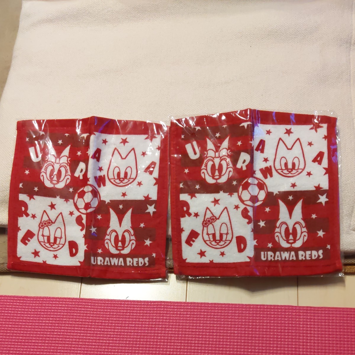 プレゼント サプライズ 浦和レッズ 非売品クッション - 記念グッズ