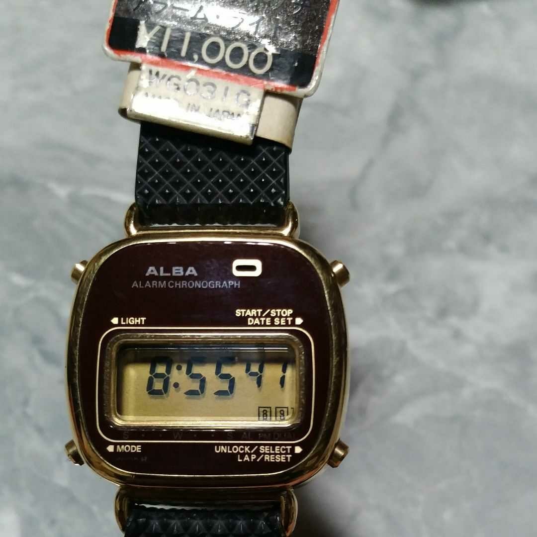 昭和レトロデジタル腕時計