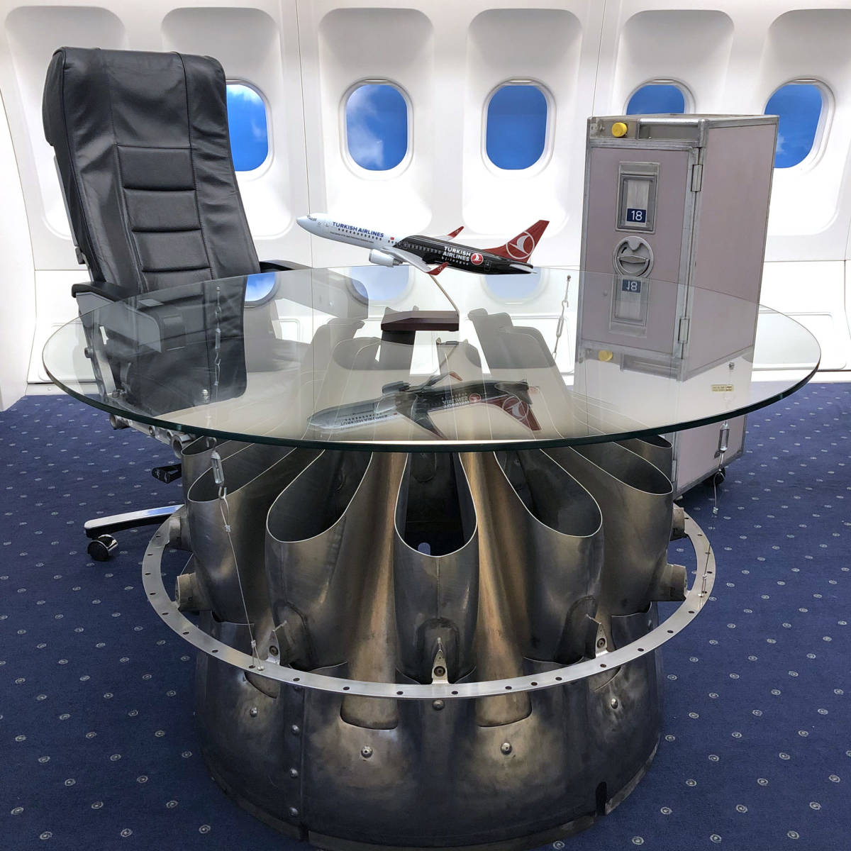 ガラステーブル Boeing B727 エンジン本物とエコノミークラス座席 キャスター付き B737 Boeing トルコ航空 ビジネス 椅子セット