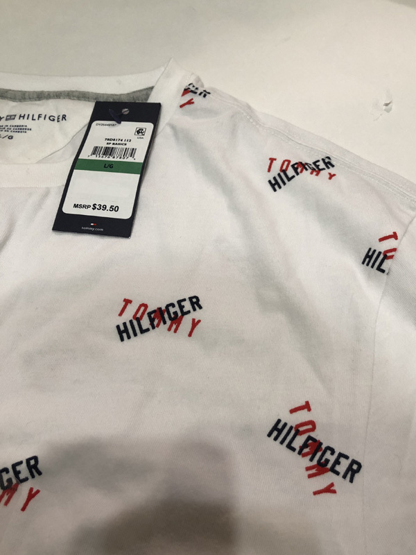 アメリカより直輸入 TOMMY HILFIGER 総柄Tシャツ 白 海外Lサイズ トミーヒルフィガー トミー 送料無料