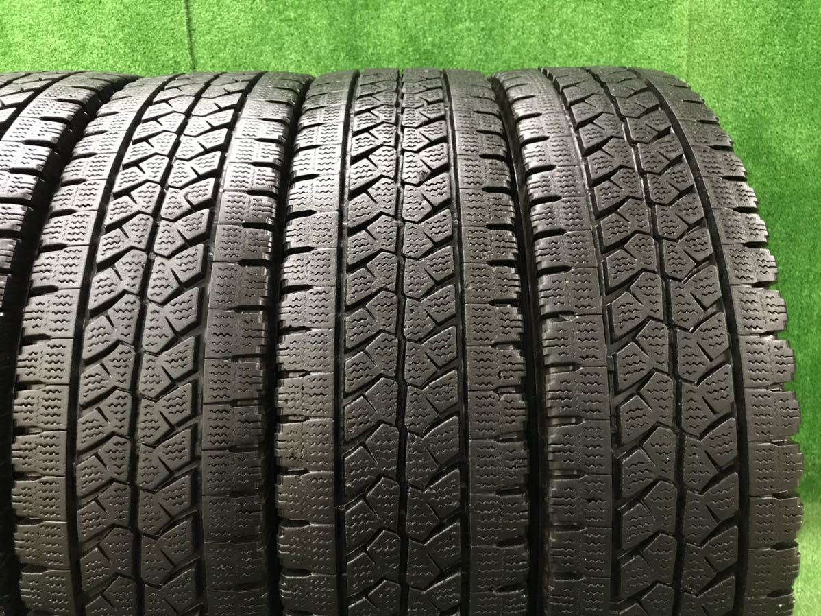 ★205/80R17.5 120/118L LT 6本 2017～2018年製 ブリヂストン BRIDGESTONE BLIZZAK W979 約8mm～9.5mm程度溝 国産スタッドレス★送料無料_画像3