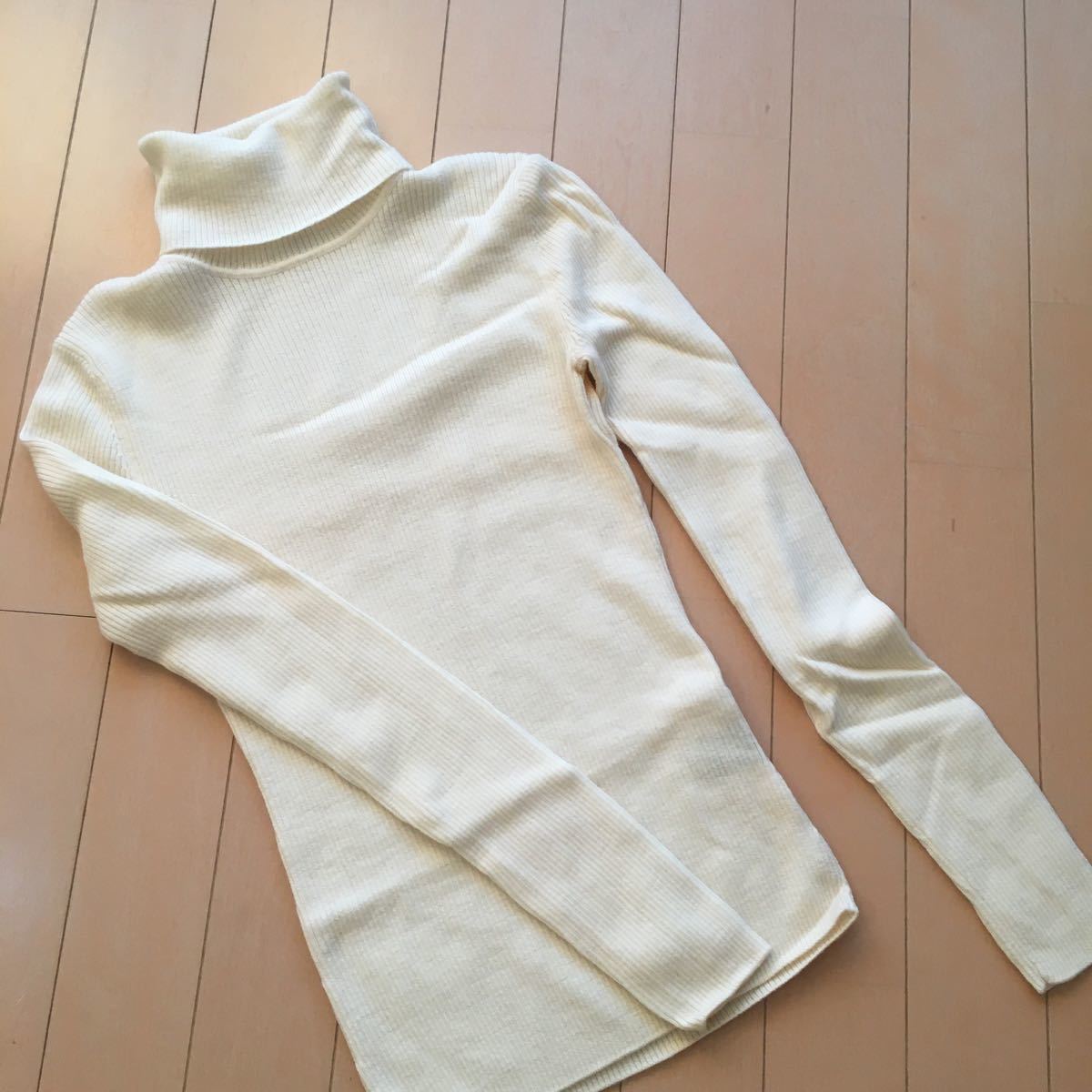 ユニクロ　ウール100%  タートルネックセーター　　ホワイト　Sサイズ