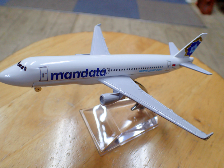  man dala aviation (Mandala Airlines) A320| model airplane ( die-cast made ), passenger plane 