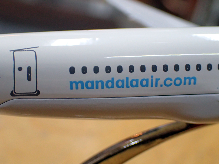  man dala aviation (Mandala Airlines) A320| model airplane ( die-cast made ), passenger plane 